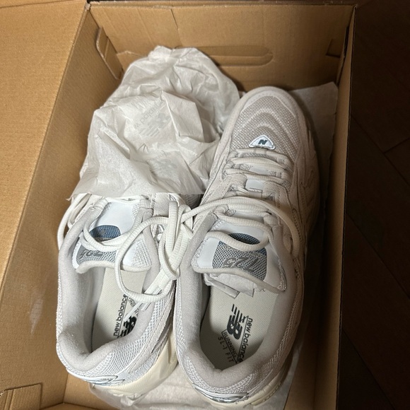 New Balance Gray Shoe Box - Picture 4 of 10